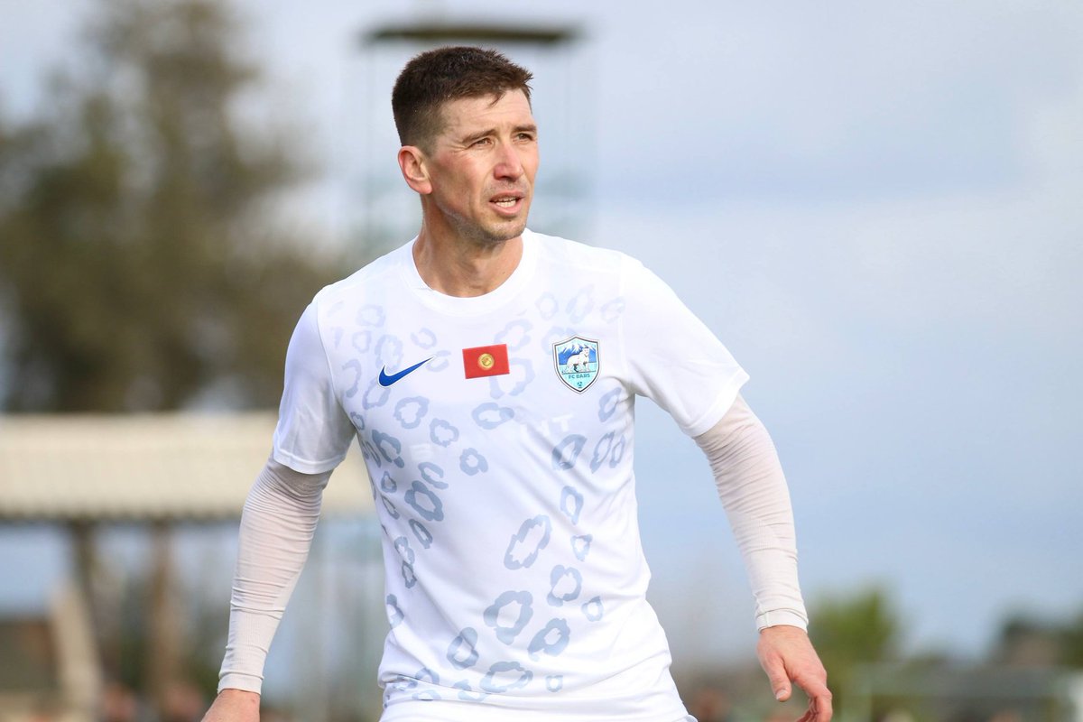 Can't decide if I hate or like the new shirt for Kyrgyz side FC Bars 🤔