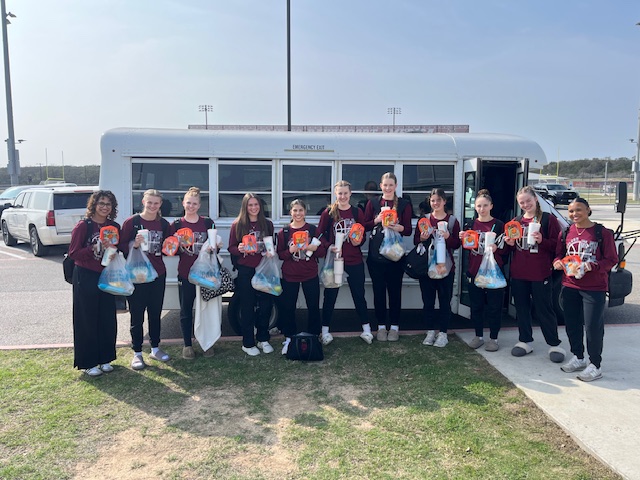 DHS_GHoops's tweet photo. Big love goes to @TSCschertz for sponsoring our pregame meal yesterday! Thank you for your support! #BTP #PlayIntoMarch #JustUs https://t.co/iN5Fu5U9bx