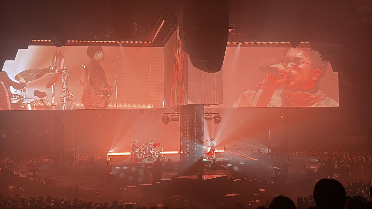 ChunhuiHe's tweet photo. Re-downloaded this app just to scream about my first King Gnu live! My first concert in Japan!👑🐂

The performance was everything—the lights, the sound, the stage, the vibes... absolutely mind-blowing. Thank you for giving it your all! 

#KingGnuCENRALTour2026 https://t.co/nhsm4V5TmX
