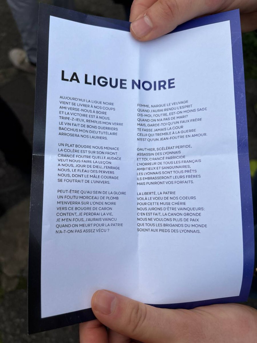 F_Desouche's tweet photo. Marche blanche pour Quentin : « La Ligue noire », hymne lyonnais de 1793 évoquant la répression sanglante de Lyon après son insurrection contre le Comité de salut public durant la Terreur, est entonné par la foule à genoux. via
@Kvnl_AN https://t.co/X510QMn1wA