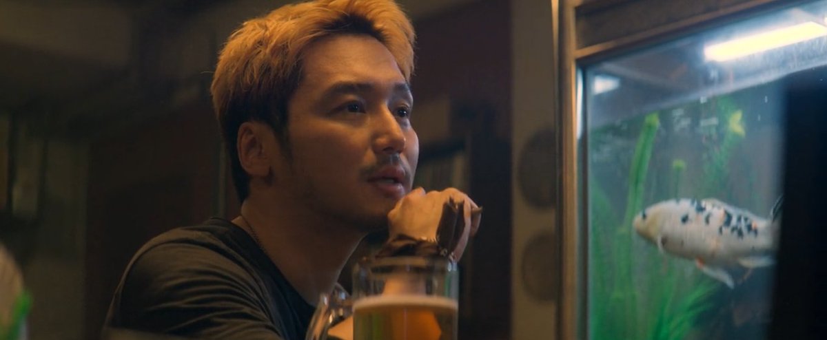 Cuando un actor hace un papel carismático en otros trabajos, es difícil volver a verlo desde la distancia de aquellos personajes, en #Pavane puedo decir que fue como si fuera la primera vez que veía a #ByunYohan, absolutamente magistral, el estilismo también ayudó, por supuesto.