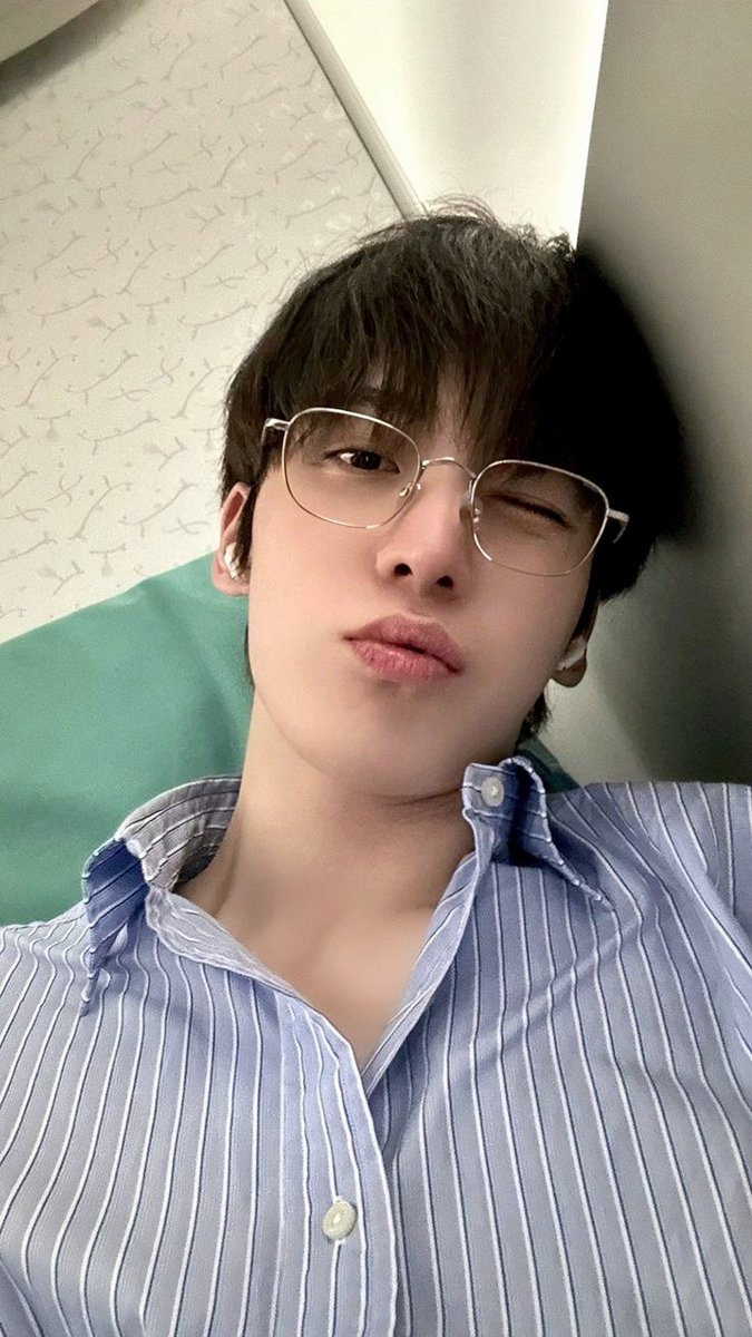 Zoey 🌧️ tweet media