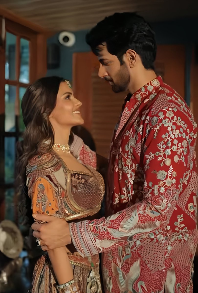 Omgg how adorable they are please 😭❤️ plus the chemistryy is screaming!

#PriyankaChaharChoudhary #NamikPaul #Naagin7