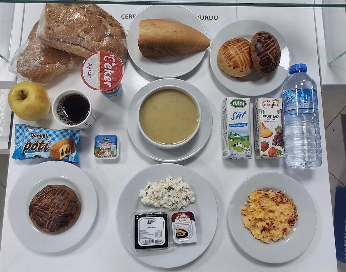 istanbulKYGM's tweet photo. Fotoğraf çekmek kolay😉

Aynı sofrada onbinlerce genci buluşturmak mesele!

Sahur, bizde böyle yaşanır.😊

#GSByurtları https://t.co/hZSHzEDAGF