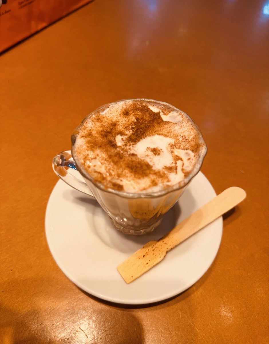 LITERATURAPM's tweet photo. cappuccino 🤎 https://t.co/kD7SSwBzom