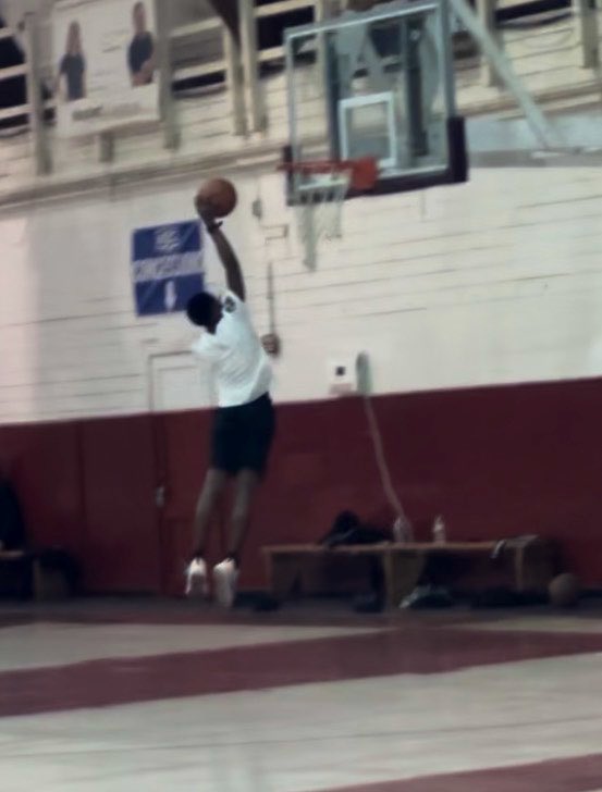 N_Jeffries3's tweet image. Train like you’re the worst, play like you’re the best. Every rep counts. 🏀💪
Outwork yesterday. Outplay tomorrow. 

#Basketball #BasketballTraining #Hoopers #GrindMode #NoDaysOff #StudentAthlete #HoopLife