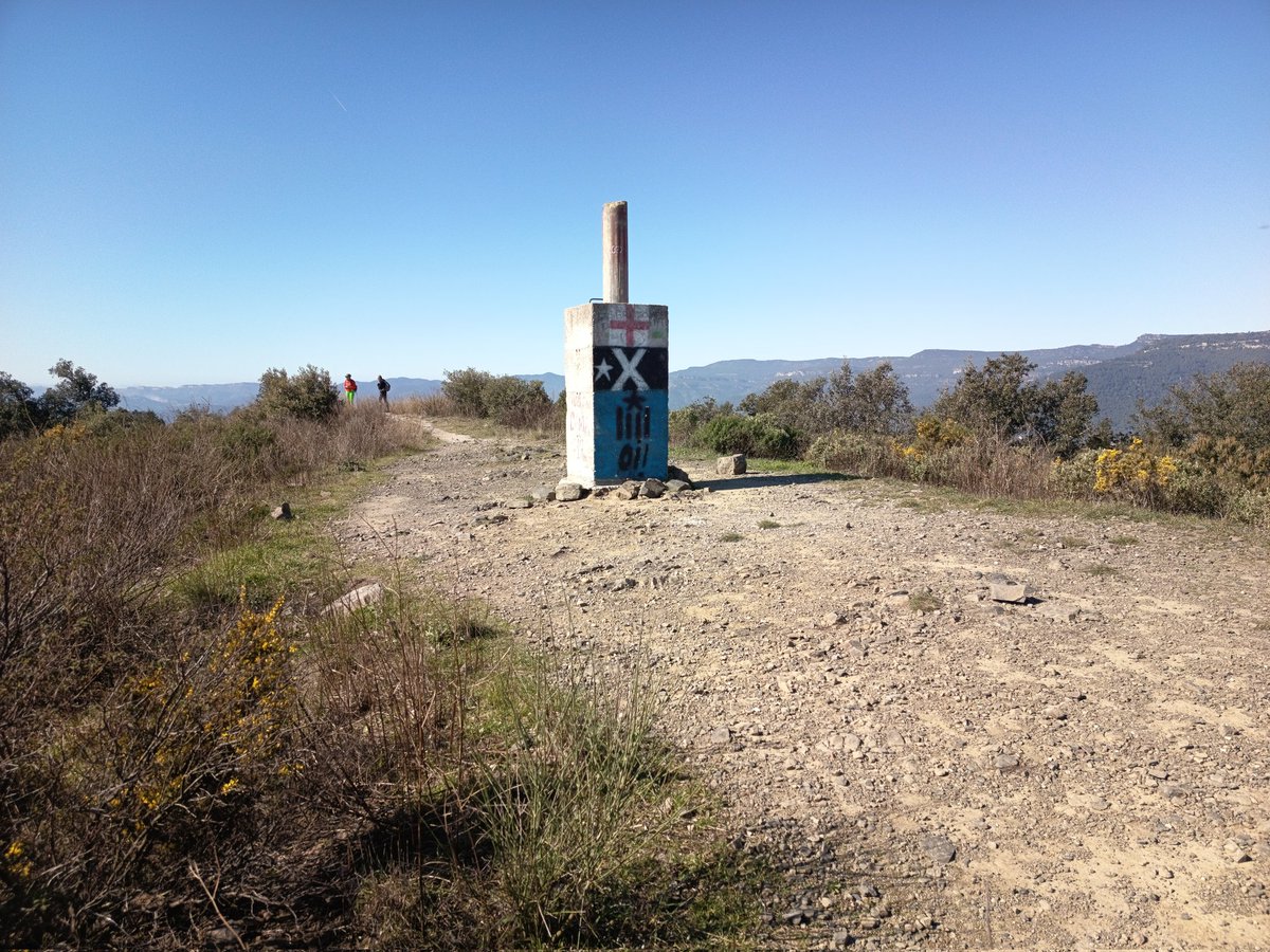 JRovireta's tweet image. Aquest matí un tomet de de #laSelvadelCamp al Puig d'en Cama (716m) pel Camí del Rec, de tornada per l'ermita de Sant Pere. #senderisme #BaixCamp #paisatge #muntanya #racons #eltemps3cat