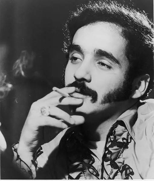 Qué tristeza.

Murió Willie Colon. 

Su música estuvo en mi casa desde que tengo memoria. Varias de sus canciones provocan nostalgia cuando suenan. 

Maestro, al que la salsa le debe demasiado.

Además, fue un valiente defensor de sus ideas, incluso cuando no era popular hacerlo.