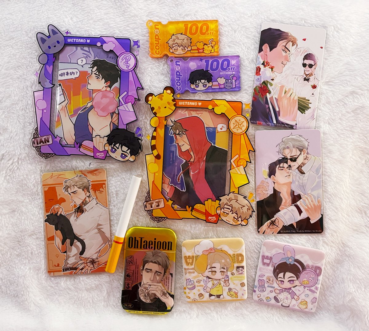 My photography skills will never do them justice but please look at how gorgeous everything is 😍💓 I'll reorganise my display shelves soon and try to show off a bit more 🥰🤭💞💞💞
Art by <a href="/kiteten10/">Kite 10</a>, <a href="/than_k0simp/">dmthan❤️‍🩹</a>, <a href="/izxz9s/">서준(ｿｼﾞｭﾝ)</a>, Tizi, tjian18, AAA, Qin ❤️‍🔥🙏