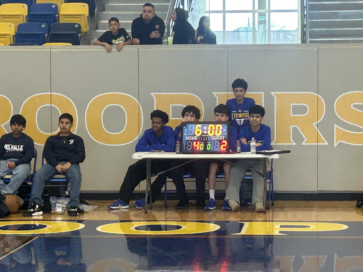 EastwoodBasket1's tweet photo. Great day hosting @YISDAthletics1 Basketball Intramurals. Our boys doing an amazing job officiating @YsletaISD student/athletes. #teamiseverything @Ray_Marshl @CoachJaimeE_Hdz https://t.co/b3y8N3BUez