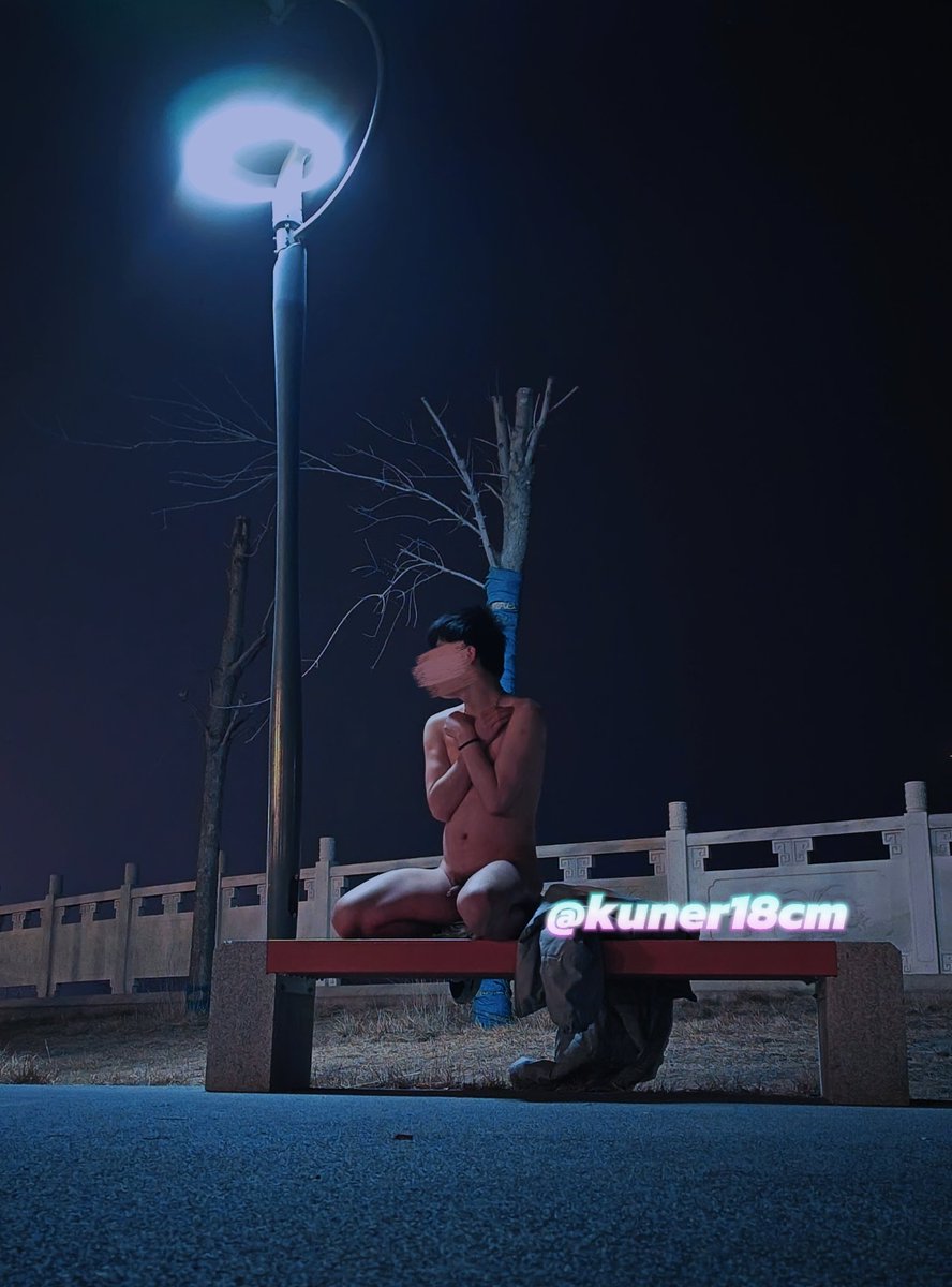kuner18cm's tweet photo. 主人的任务（其实是我自己求着做的）
(*・ω・)ﾉ
顺便一提，好冷
#野裸  #天体  #暴露 https://t.co/MKfyAWoeFa