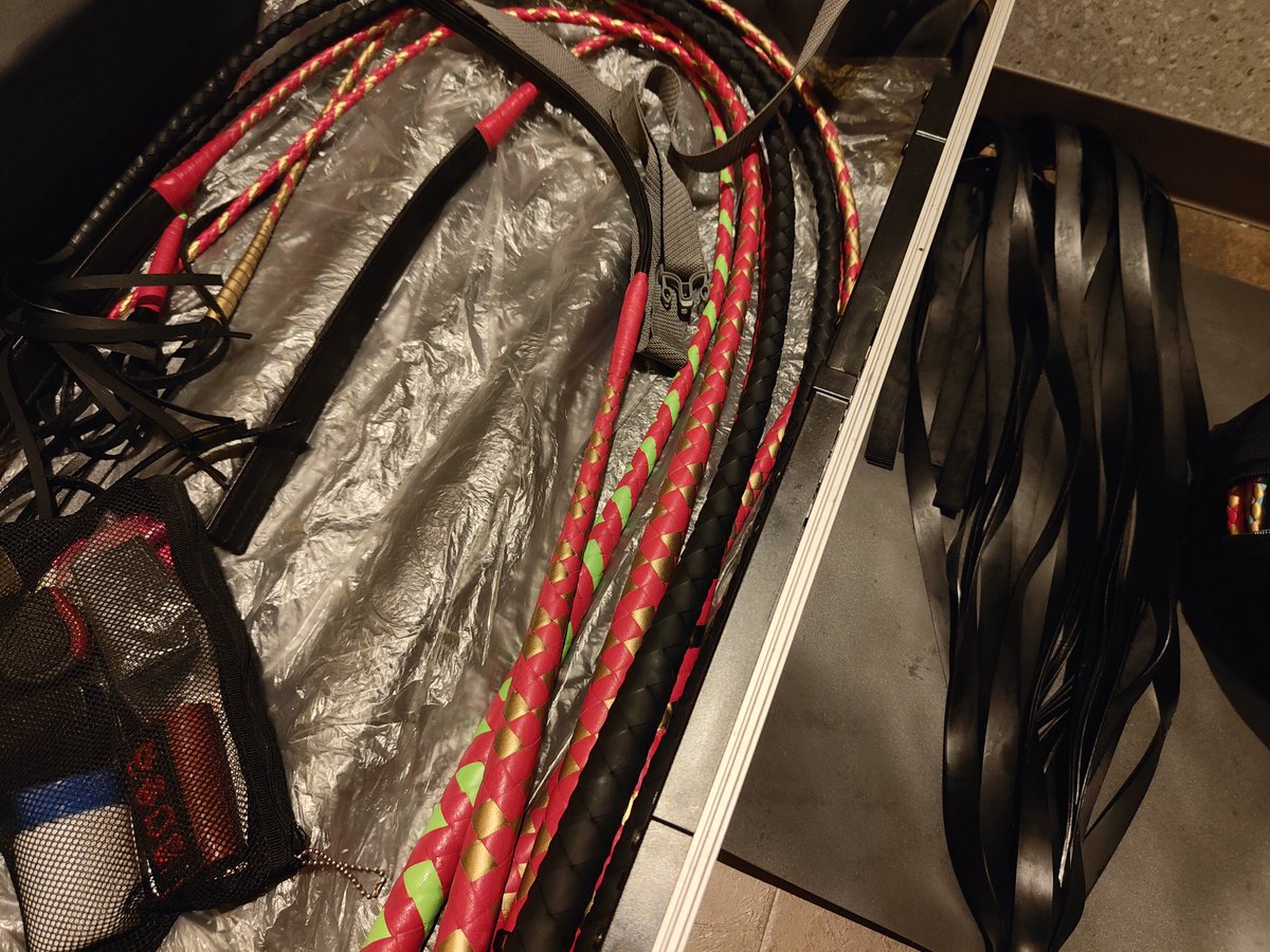 岡山ショーイベント満員御礼終了しました✨️
来て頂いた皆さん沢山のオヒネリありがとう御座いました！
そして交流会はめちゃ楽しかったですね💞
とりあえず寝ます
明日は広島に移動します
おやすみなさい💤