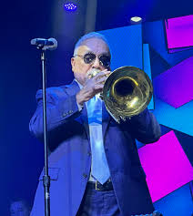 ⚫ 🕊️ Luto en la música: Willie Colón, ícono de la salsa, ha fallecido a los 75 años el 21 de febrero de 2026. La noticia fue confirmada por sus familiares a través de redes sociales.