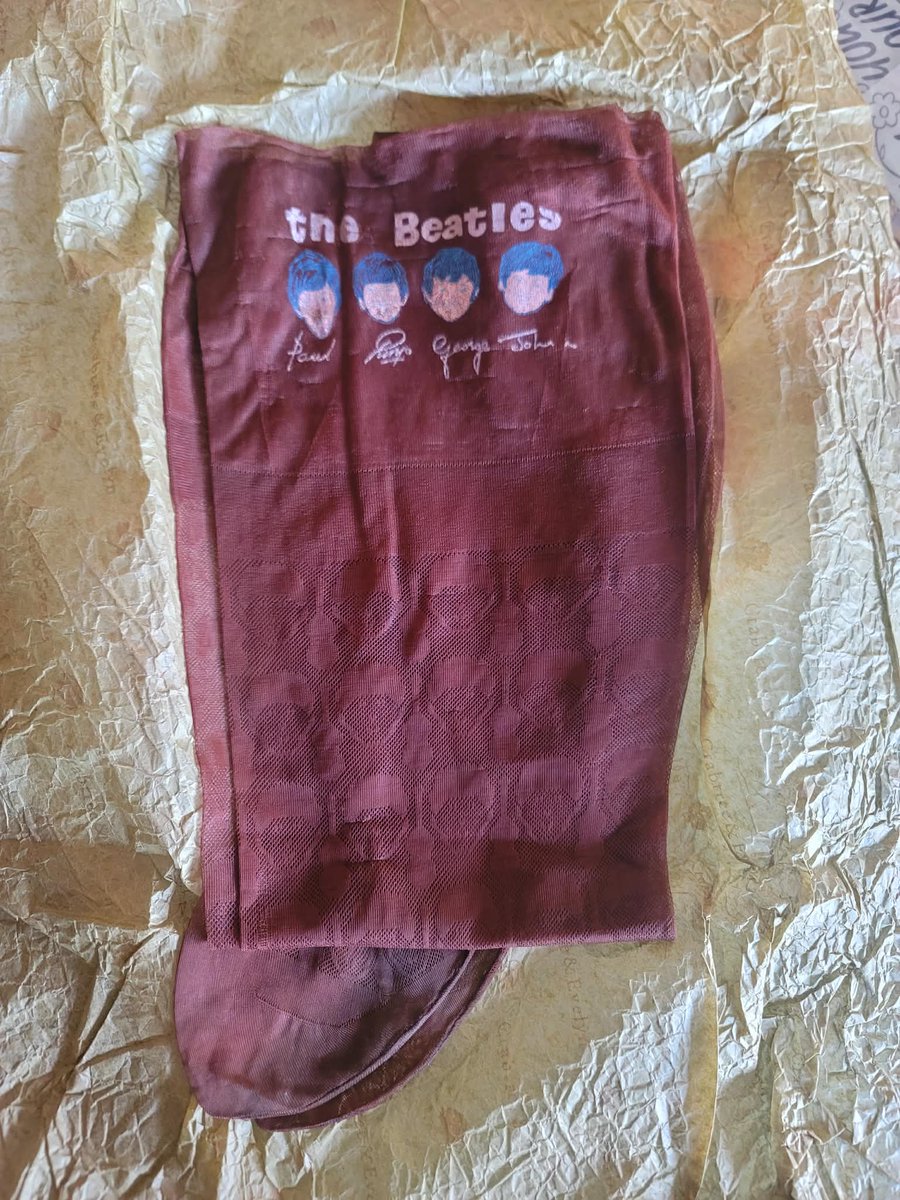 micro_groove's tweet image. Was going through some @thebeatles records we recently picked up and found these stuffed into a jacket... 1965 Beatles stockings/nylons! WOW! Only seen these packaged and on documentaries about Beatlemania, etc. 

#thebeatles #beatlesstockings #thingsfoundinrecords #beatlemania