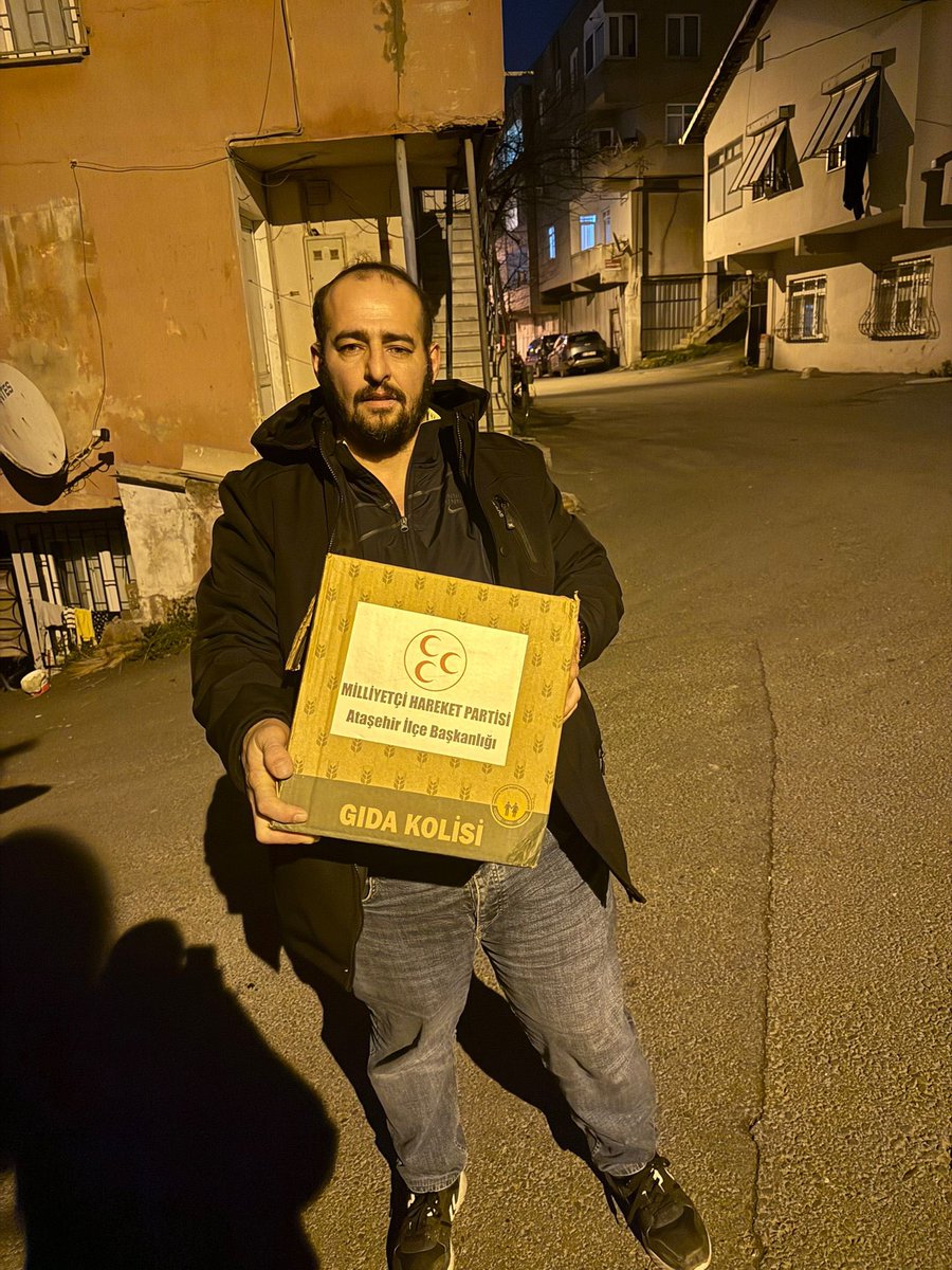 MHP Ataşehir İlçe Başkanlığı olarak, mübarek Ramazan ayında sofralara destek olmak; dayanışma ve paylaşma ruhunu yaşatmak amacıyla Ataşehir ilçemizin mahallelerinde yaşayan ihtiyaç sahibi vatandaşlarımıza Ramazan kolisi, alışveriş kartı ve nakdi yardım ulaştırıyoruz. Mübarek ayda