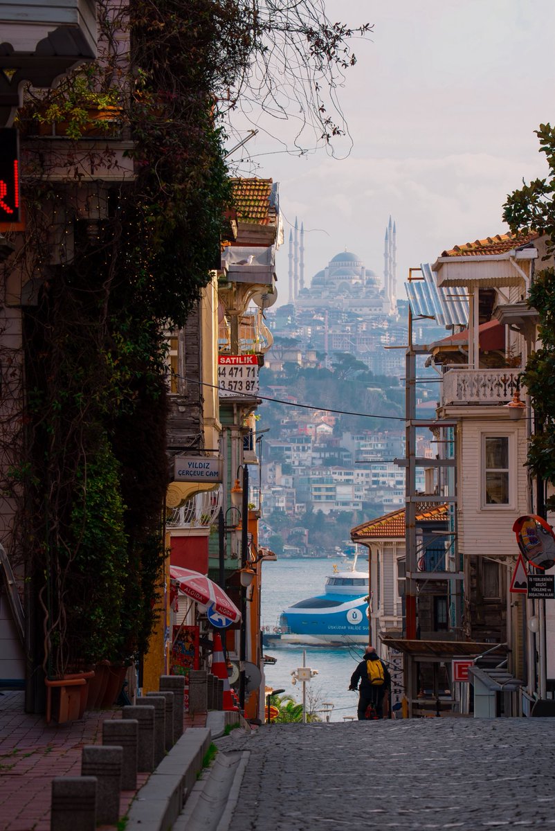 Arnavutköy’ün denize açılan sokakları ✨
