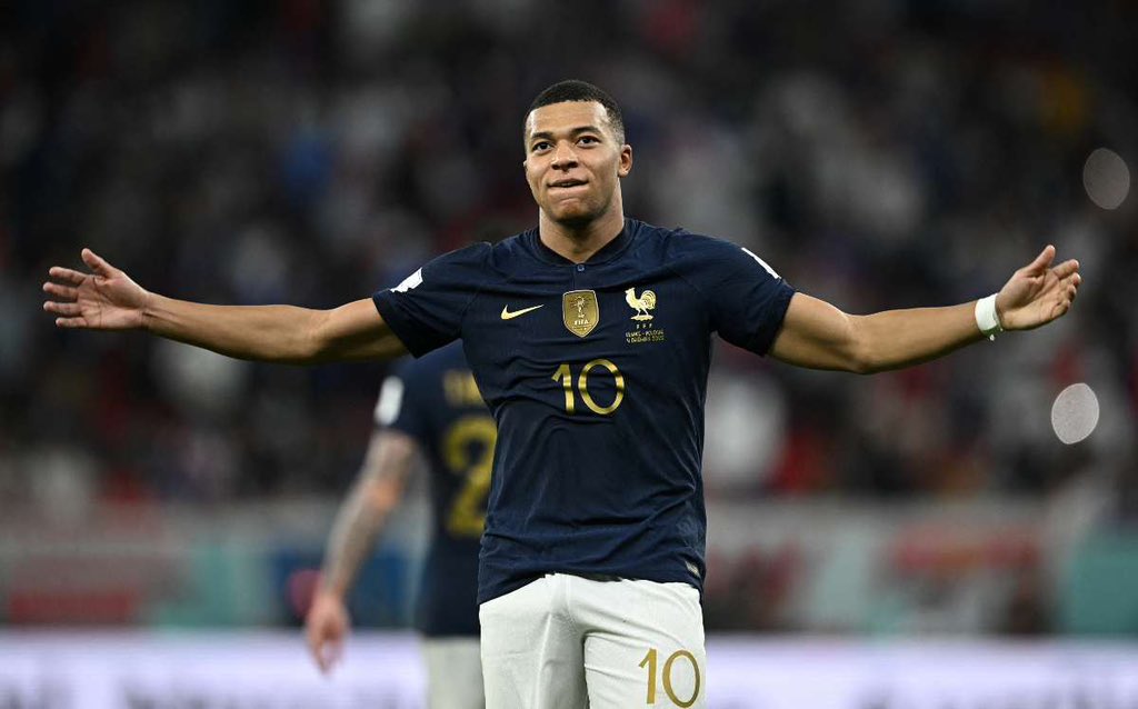 The Real Mr. Hitchcock tweet media