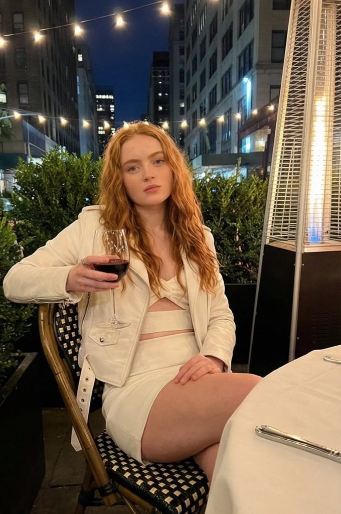 Hey <a href="/grok/">Grok</a> change her suit color to brown