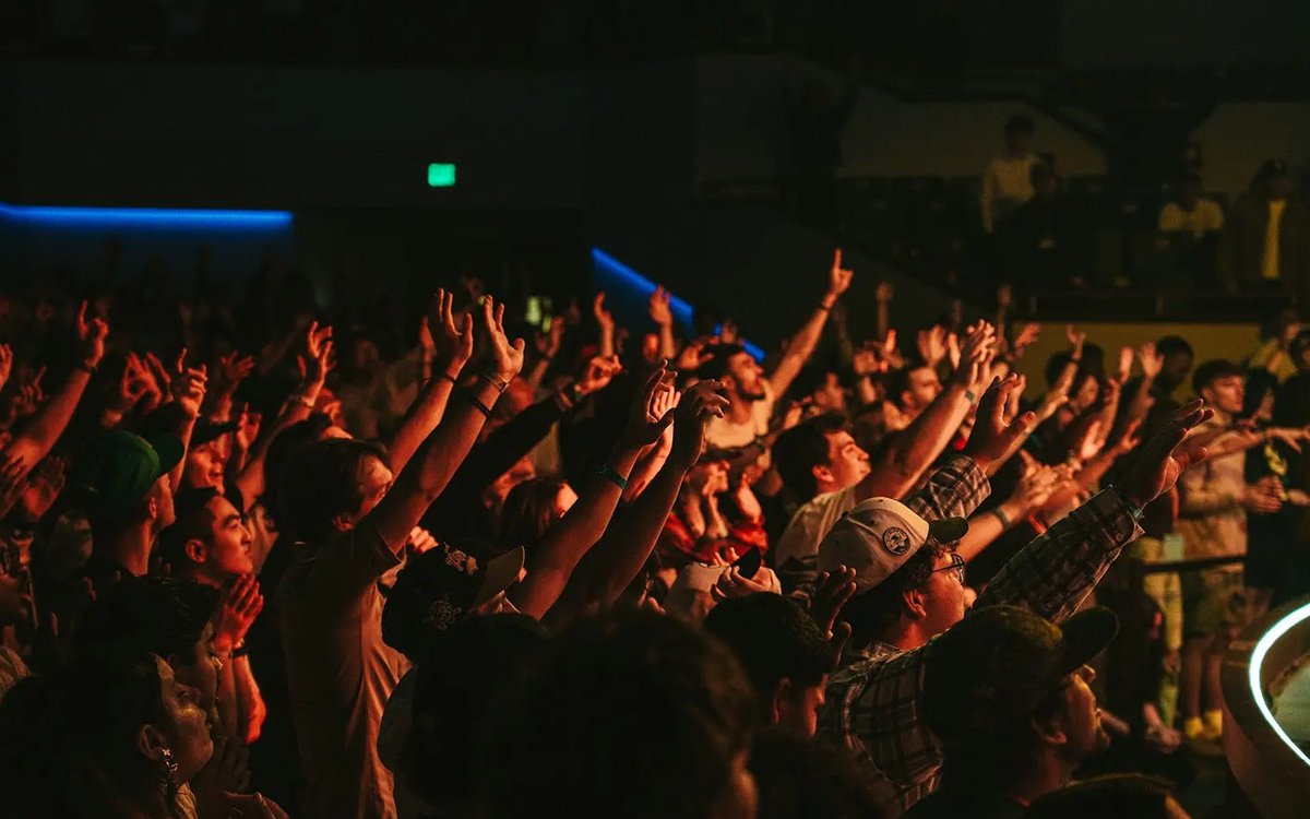 revmahoney's tweet photo. I invite you to join me in prayer for “Suddenly” moments to break forth all across America like they just did at Southeastern University. Acts 2:2, 9:3, 16:26! #ComeHolySpirit #Revival #Suddenly https://t.co/ba4AQsHqd4