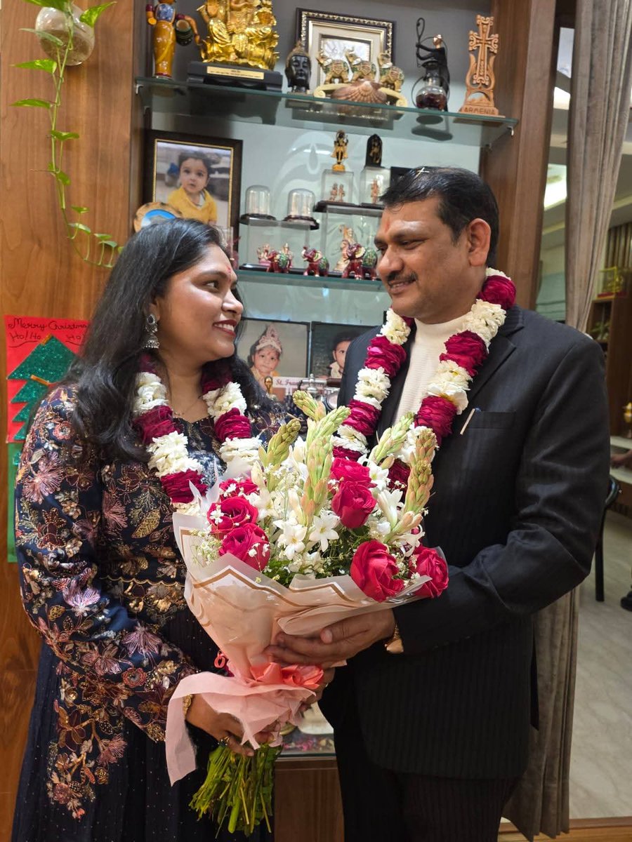 PilibhitBjp's tweet photo. @Amarpalmbjp जी के वैवाहिक जीवन के 11 वर्ष पूर्ण हुए। 🙏
ईश्वर से प्रार्थना है कि आपका जीवन ऐसे ही हंसता-खेलता, प्रेम और विश्वास से भरा रहे। @BJP4UP @SumitKumarGang4 @idharampalsingh @santoshsinghtsk @narendramodi @DurvijayShakya #pilibhit https://t.co/t0zDQgxGxG