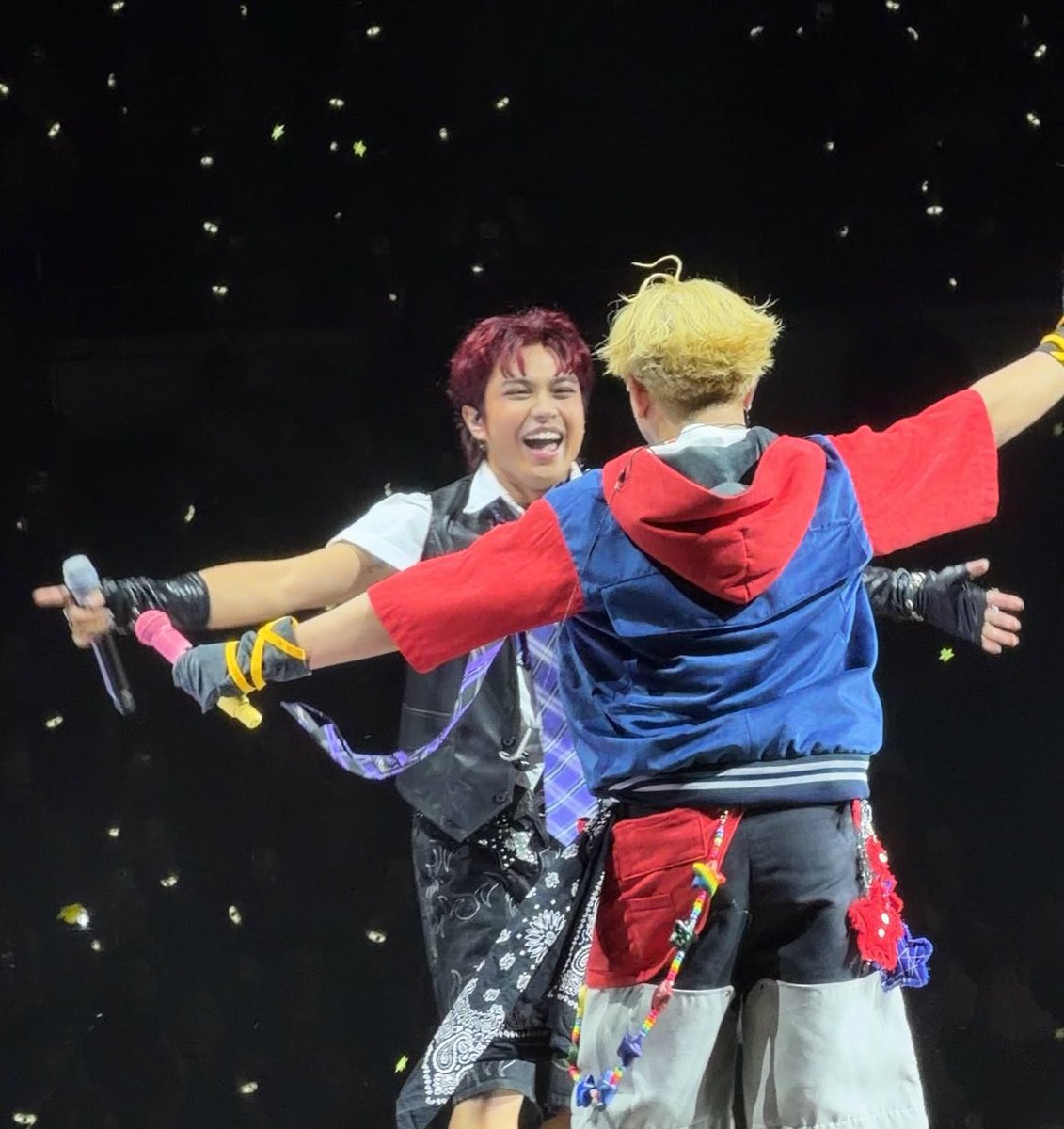 gianxpb's tweet image. literal na si dilaw at si namumula 😩😩😩