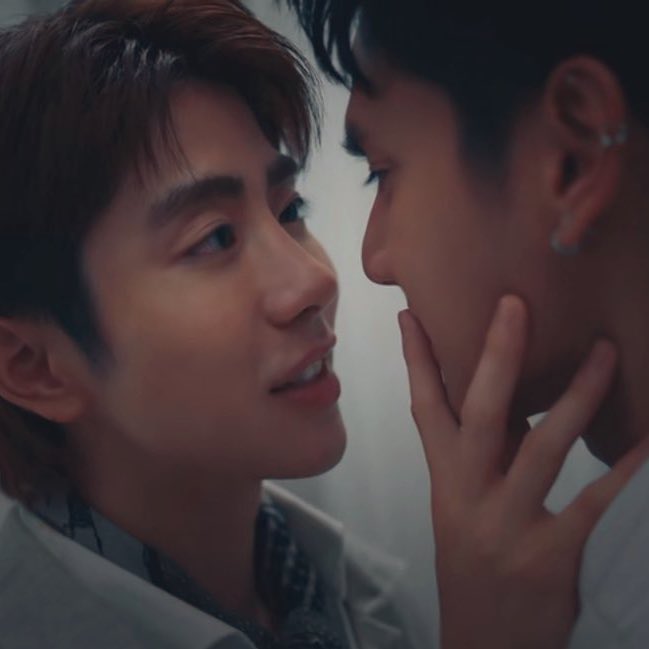 จะร้อนแรงกันไปถึงไหนคะ กี้ดดดดดดดดดด ปอนด์ดล เขิน 555555 เพื่อนบอกกุไม่กล้าดูเขิน 

#RELOVED_OtherwiseUS

RELOVED THE SERIES OTHERWISE US