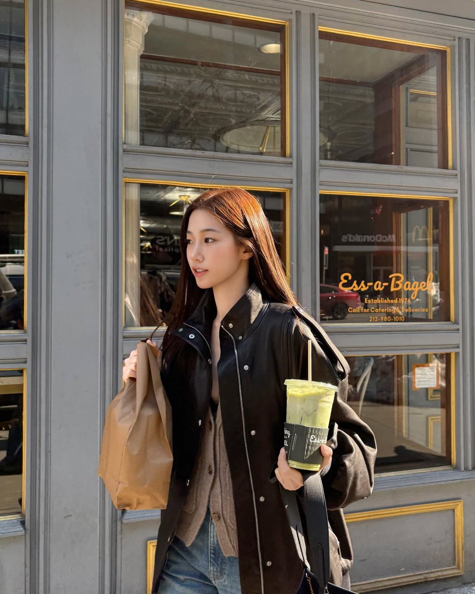 SWANKAZUHA_TH's tweet image. [📸 —  @.zuhazana #จือฮะจี] 260215

“🚕🗽✨
@.khaite #KhaiteFW26 #NYFW”

#KAZUHA #카즈하 #中村一葉 #カズハ
#LE_SSERAFIM #르세라핌 #ルセラフィム