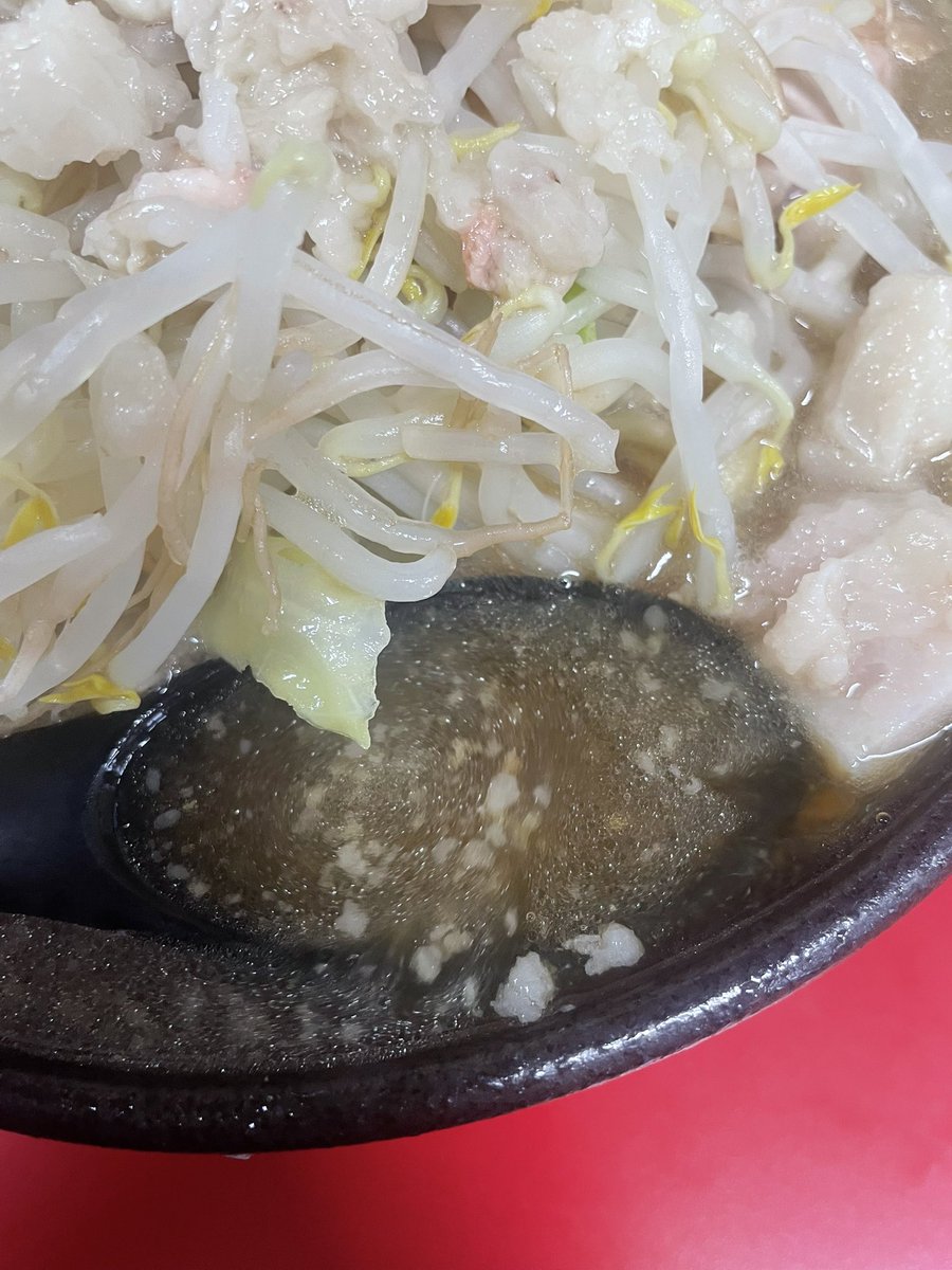 DankichiMen's tweet photo. 26-29
ラーメン二郎新潟店
ラーメン大NAK生たまご岩のり
10月以来🚗トッピング増えてんな
相変わらずの脳天直撃濃厚スープ🤯野菜と豚を平らげ、ワシワシ麺をひたすらすする
中盤、岩海苔をガッと投入。磯感が脂と混ざると、燕三条の背脂チャッチャ系のように🌊塩分の攻撃力が凄い👍
朝からひいひい完食 https://t.co/MZWybFrFiw