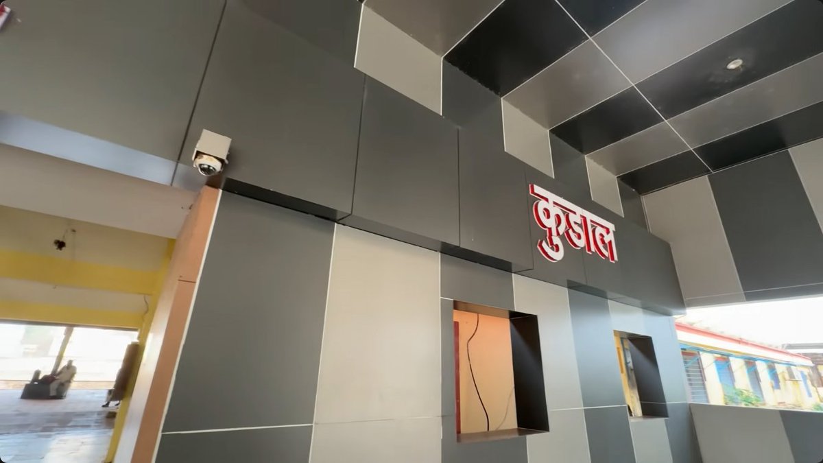 कुडाल ❌
कुडाळ ✅

<a href="/KonkanRailway/">Konkan Railway</a> शहरांची नावे बदलू नका. 

 #मराठी <a href="/AshwiniVaishnaw/">Ashwini Vaishnaw</a> <a href="/RailMinIndia/">Ministry of Railways</a> <a href="/RailMinIndia/">Ministry of Railways</a>  <a href="/RailwaySeva/">RailwaySeva</a> <a href="/CMOMaharashtra/">CMO Maharashtra</a>