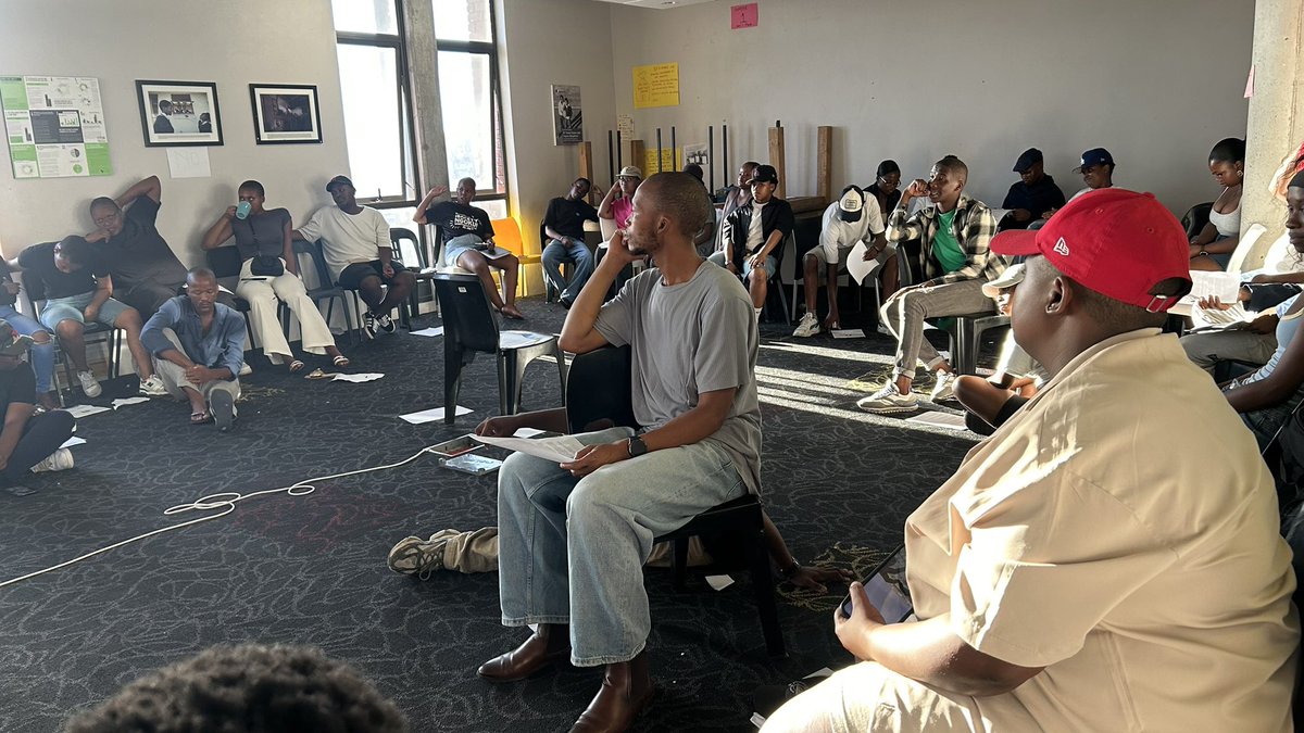 equal_education's tweet photo. [WC facilitator Training] 💛 🖤The Western Cape organising team just crushed a 2-day training, vibing to powerful tunes! Day 1: Safeguarding Policy, EE Values, facilitation mastery ✊🏾. Day 2 EE Campaigns, area planning, and facilitation skills 🔥!#EEHumans https://t.co/n81KE9UJro