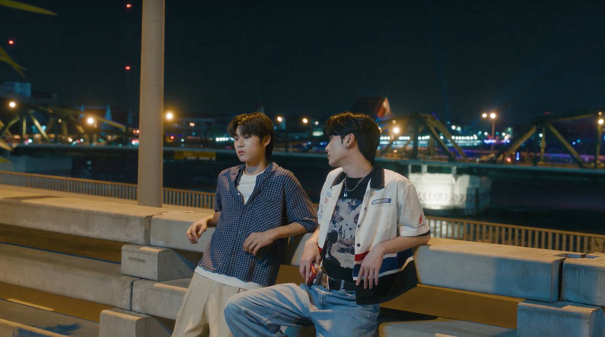 vaeholic's tweet photo. really glad duang has friends who actually root for him and understand him, esp jamie who's always there to listen and cheer him on🤧

DUANG WITH YOU EP4
#ด้วงกับเธอEP4 https://t.co/W8D6ElKNbH