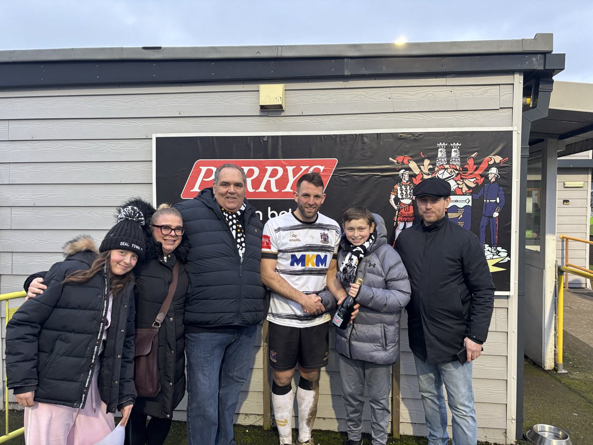 Deal Town FC tweet media