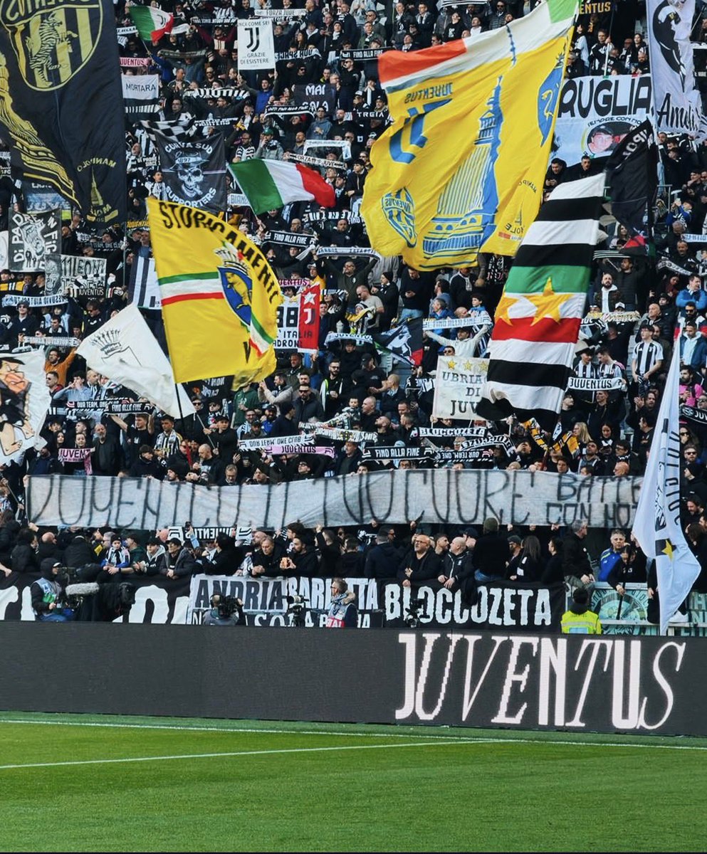 Onore a quei tifosi della Juventus, che hanno voluto ricordare il piccolo #Domenico. 
Questo è il vero senso dello sport…#JuveComo