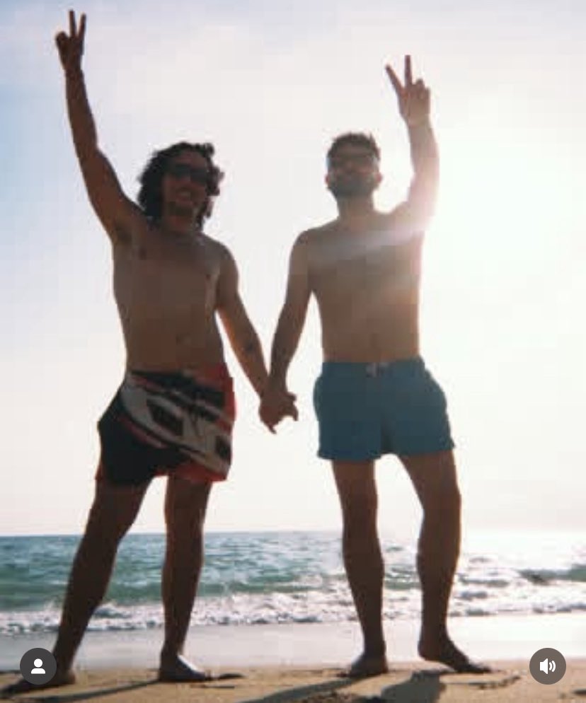 Agradezco al universo ✨ por haberlos puesto en mi camino y por enseñarme que existen personas tan hermosas en este mundo. Estoy profundamente orgullosa de ustedes 🤍. Me han hecho creer que puedo lograr todo# RULES 10 AÑOS🤩🥰