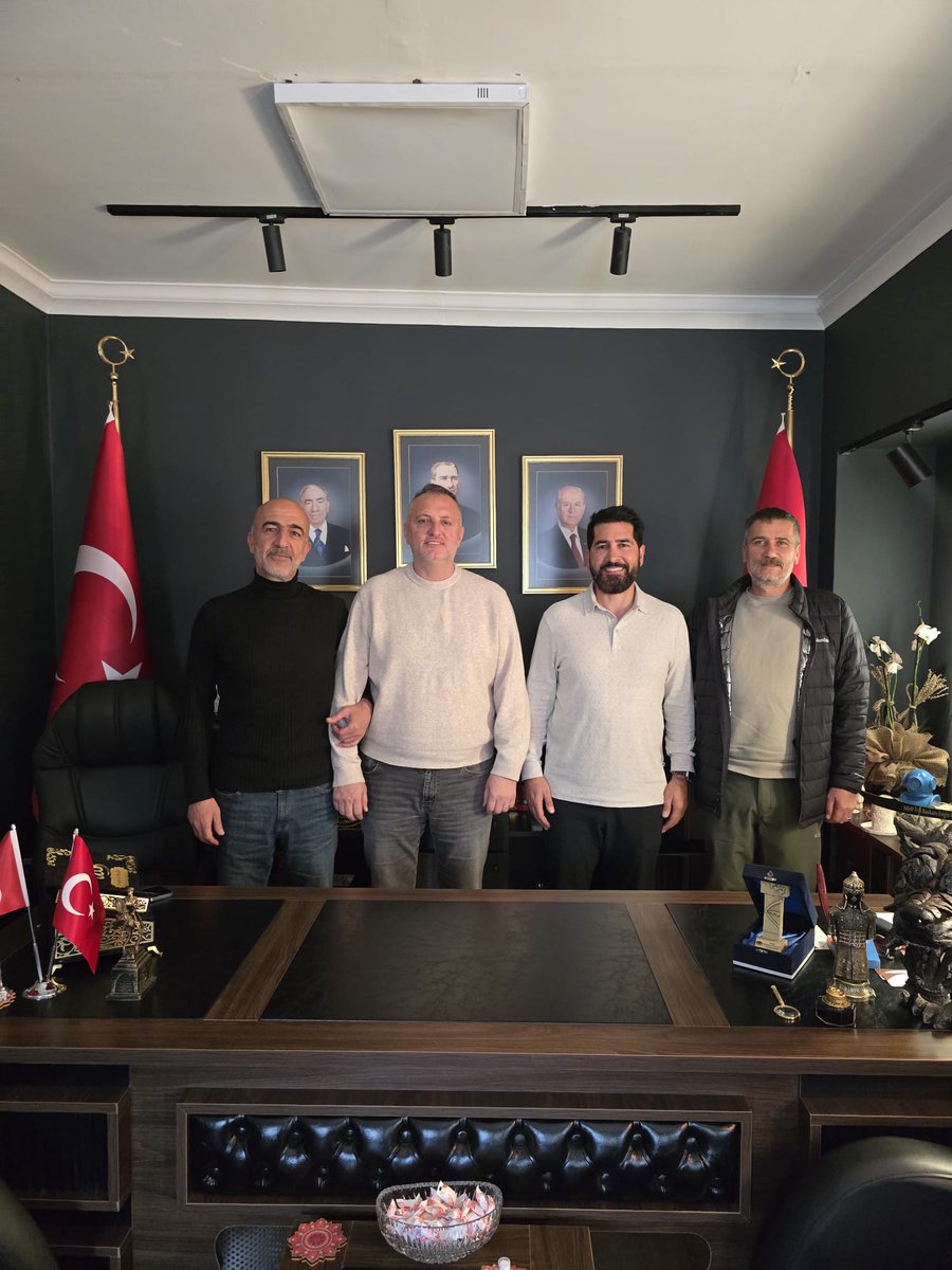 Milliyetçi Hareket Partisi Bodrum İlçe Başkanımız Sn. Engin Galipoğlu'na hayırlı olsun ziyaretinde bulunan Milliyetçi Hareket Partisi Muğla İl Yönetim Kurulu Üyemiz ve İdari Amirimiz Sn. Tan Erdoğan, İlçe Yönetim Kurulu Üyemiz Sn. Nejdet Turgut ve İş İnsanı Sn. Ergin Ulaş Dağ'ya