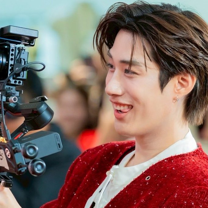 แลบลิ้นทำไมคะพี่ตากล้อง