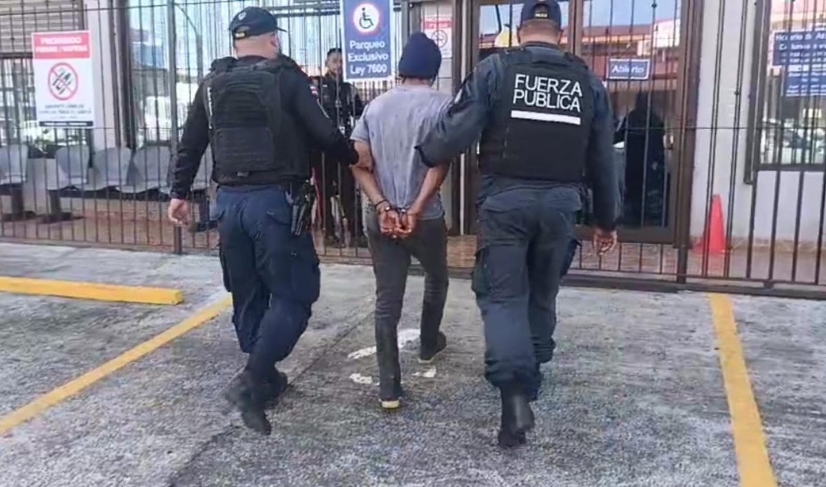 Fuerza Pública captura a cuatro prófugos de la Justicia en Upala, Los Chiles y Pocosol.

👉👉accidentesdecostarica.net/fuerza-publica…