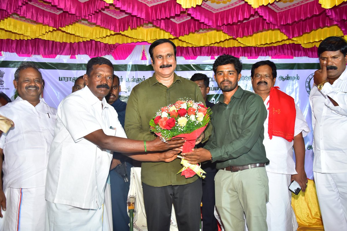draramadoss's tweet photo. தருமபுரி மாவட்டம், தருமபுரி ஊராட்சி ஒன்றியம், V.கொல்லப்பட்டியில், எனது மாநிலங்களவை தொகுதி மேம்பாட்டு நிதியிலிருந்து, ரூபாய் 1,14,50,000 (ஒரு கோடியே பதினான்கு லட்சத்தி ஐம்பதாயிரம்) மதிப்பீட்டில் புதியதாக கட்டப்பட்டுள்ள திருமண மண்டபம் மற்றும் உணவுக் கூடத்தை பொதுமக்கள் பயன்பாட்டுக்கு திறந்து வைத்து உரையாற்றிய போது.!
