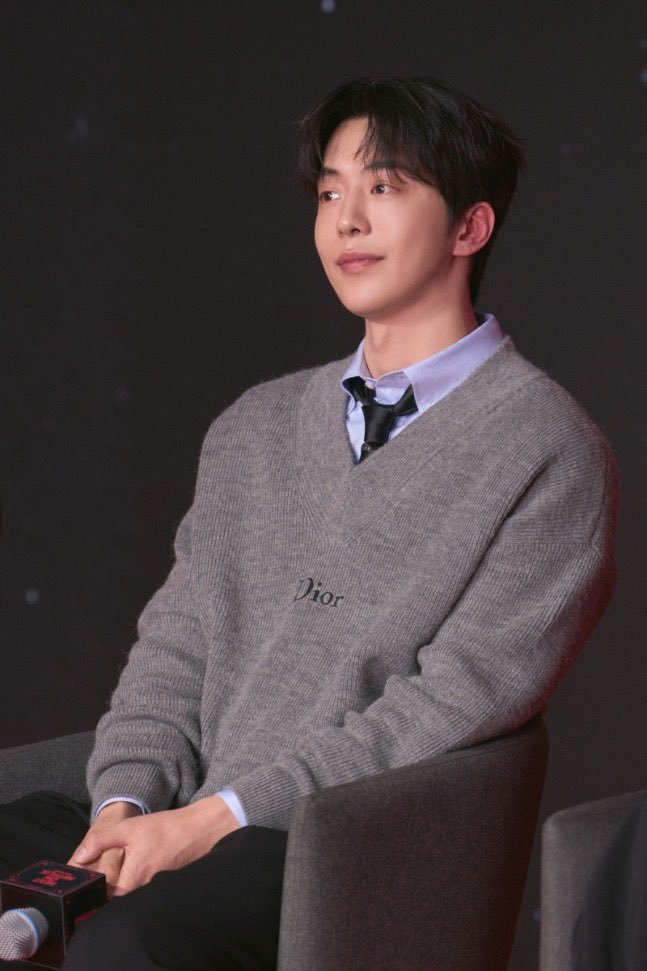 강아지 생일 너무너무 축하해♡ 오래오래 내 배우 해줘서 고마워!! 오늘 하루는 진짜 보고 싶을거야 인스타도 와주라🥹