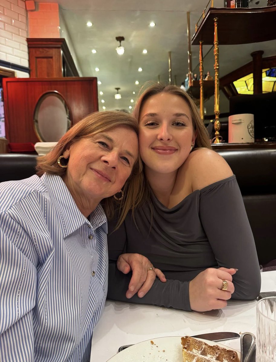 dayleej's tweet photo. ne lâche plus jamais tes dumps tes racines helena 🫵🏼🫵🏼 https://t.co/9ZDaXOmFIm