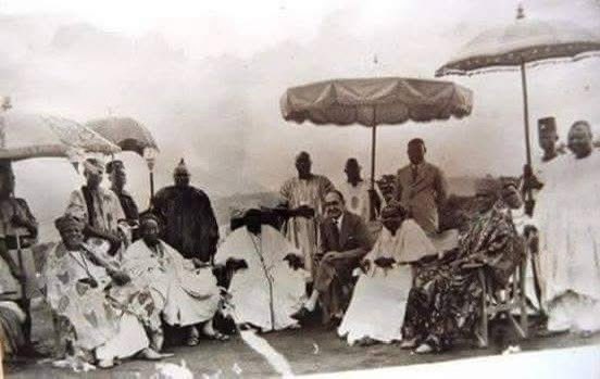 imakun122's tweet photo. Inaugural Meeting of the Yoruba Council of Obas – 1937, Oyo

In 1937, the first official meeting of the Yoruba Obas took place at the palace hall of the Alafin of Oyo. This historic gathering brought together five first-class Yoruba monarchs, marking the formal establishment of what would become the Yoruba Council of Obas. During this meeting, Ooni Adesoji Aderemi of Ife was appointed as the permanent chairman of the council. Subsequent meetings were held annually, rotating among the domains of the participating Obas.
The picture from the 1937 gathering shows the following dignitaries seated from left to right:

Oba Daniel Adesanya Gbeleguwa II, Awujale of Ijebu-Ode (1933–1959)

Oba Siyanbola Onikepe Oladigbolu I, Alaafin of Oyo (1911–1944)

Oba Adesoji Tadeniewo Aderemi, Ooni of Ife (1930–1980)

Sir Bernard Henry Bourdillon, Governor of Nigeria (1935–1943)

Omo n'Oba n'Edo Uku Akpolokpolo, Akenzua II, Oba of Benin (1933–1978)

Oba Ladapo Samuel Ademola, Alake of Egba (1920–1962)

This landmark meeting not only formalized communication and cooperation among the Yoruba monarchs but also strengthened their influence in colonial administration.

Source: Yoruba Facts / Historical Archives of Nigerian Traditional Rulers