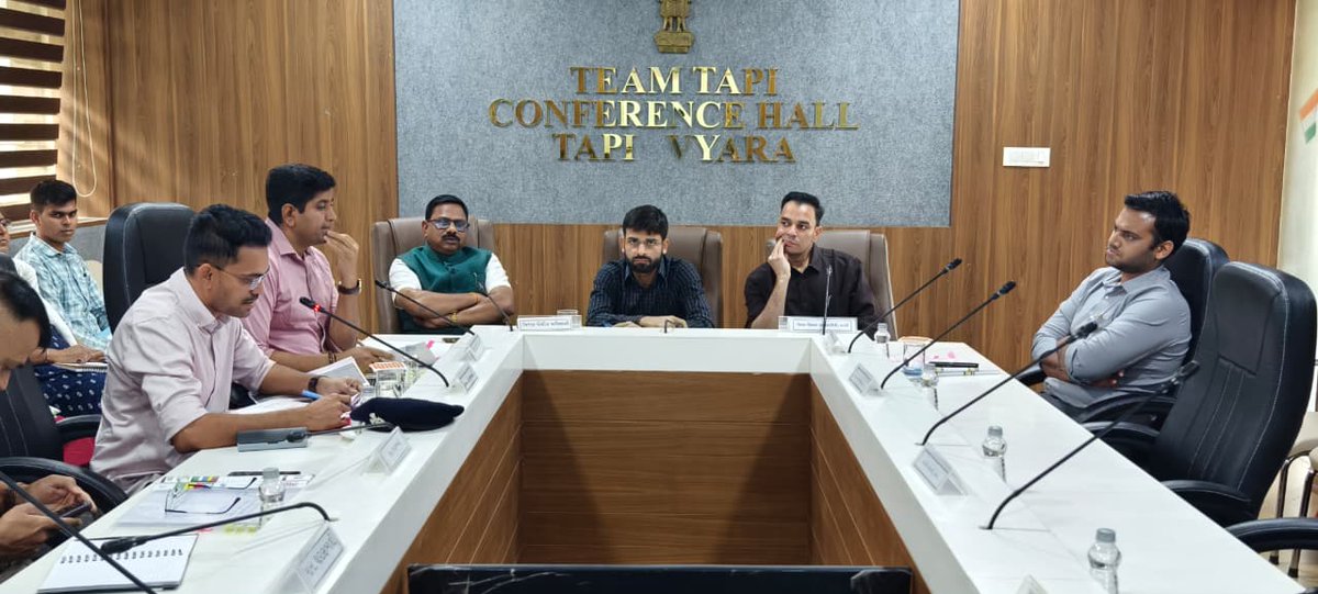CollectorTapi's tweet photo. આજ રોજ કલેક્ટર કચેરીના સભાખંડ ખાતે જિલ્લાના પદાધિકારીશ્રીઓ, અધિકારીશ્રીઓ તથા કર્મચારીશ્રીઓ સાથે યોજાયેલ જિલ્લા સંકલન અને ફરિયાદ સમિતિની બેઠકમાં વિવિધ મુદ્દાઓ પર ચર્ચા કરવામાં આવી.
@CMOGuj 
@revenuegujarat 
@InfoGujarat 
@infotapigog24 https://t.co/dInqj2s7SX