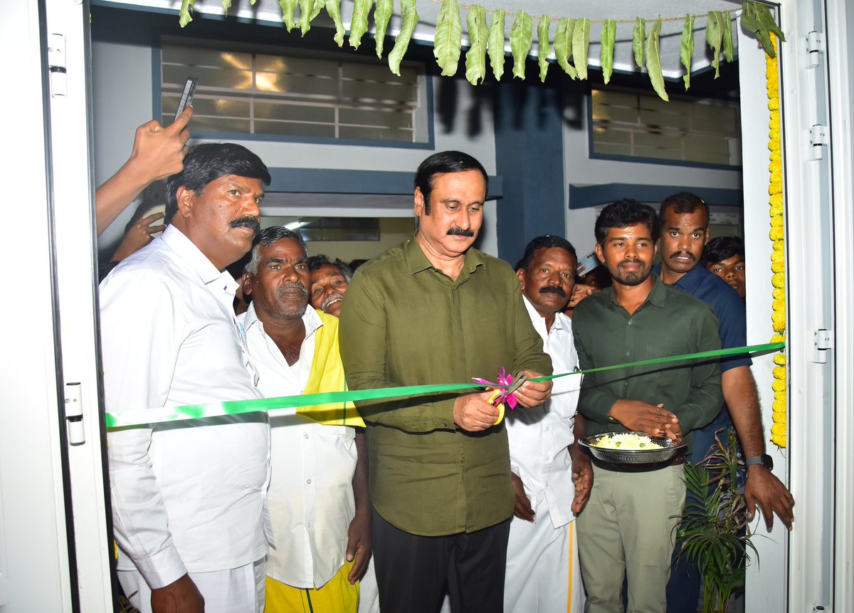 draramadoss's tweet photo. தருமபுரி மாவட்டம், தருமபுரி ஊராட்சி ஒன்றியம், V.கொல்லப்பட்டியில், எனது மாநிலங்களவை தொகுதி மேம்பாட்டு நிதியிலிருந்து, ரூபாய் 1,14,50,000 (ஒரு கோடியே பதினான்கு லட்சத்தி ஐம்பதாயிரம்) மதிப்பீட்டில் புதியதாக கட்டப்பட்டுள்ள திருமண மண்டபம் மற்றும் உணவுக் கூடத்தை பொதுமக்கள் பயன்பாட்டுக்கு திறந்து வைத்து உரையாற்றிய போது.!