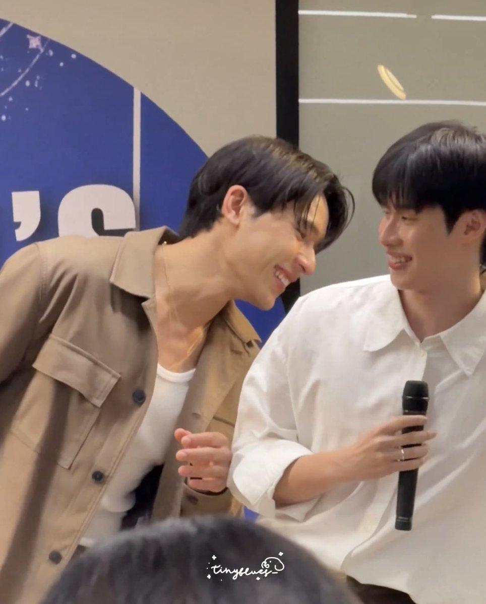 mexingu's tweet image. ใครดูไม่ออกบ้างว่าฮีจงใจแกล้งน้องอะ ใครดูไม่ออกบ้างงงง ดูทำหน้าสิ😌 แกล้งเสร็จก็หัวเราะชอบใจด้วย ตาบ้า พอได้เห็นหน้าน้องปุ๊บจะพุ่งตัวไปแกล้งอย่างเดียวเลย เปนไรคะ