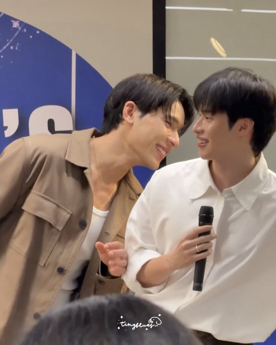 mexingu's tweet image. ใครดูไม่ออกบ้างว่าฮีจงใจแกล้งน้องอะ ใครดูไม่ออกบ้างงงง ดูทำหน้าสิ😌 แกล้งเสร็จก็หัวเราะชอบใจด้วย ตาบ้า พอได้เห็นหน้าน้องปุ๊บจะพุ่งตัวไปแกล้งอย่างเดียวเลย เปนไรคะ