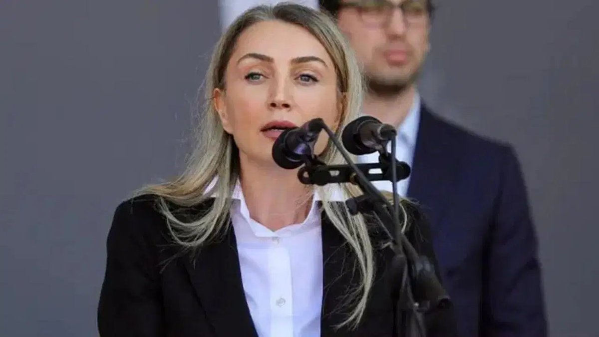 Dilek Kaya İmamoğlu: 'Yasalar uygulansın; Ekrem İmamoğlu ve yol arkadaşları, tutuksuz yargılanmak üzere ivedilikle serbest bırakılsın'
cumhuriyet.com.tr/turkiye/dilek-…