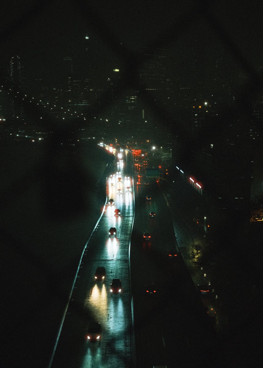 tyron_shi's tweet photo. Rainy night in New York https://t.co/fqn6RBq5P5