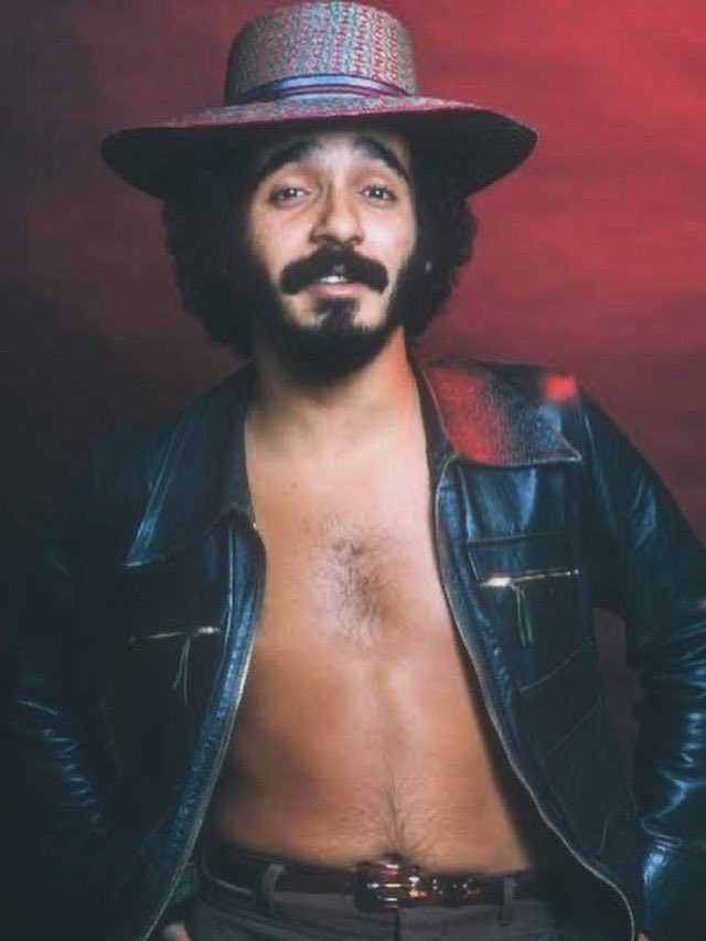 Dios ha muerto.

Gracias por tanto, por todo, por siempre.

Hoy no seguimos.