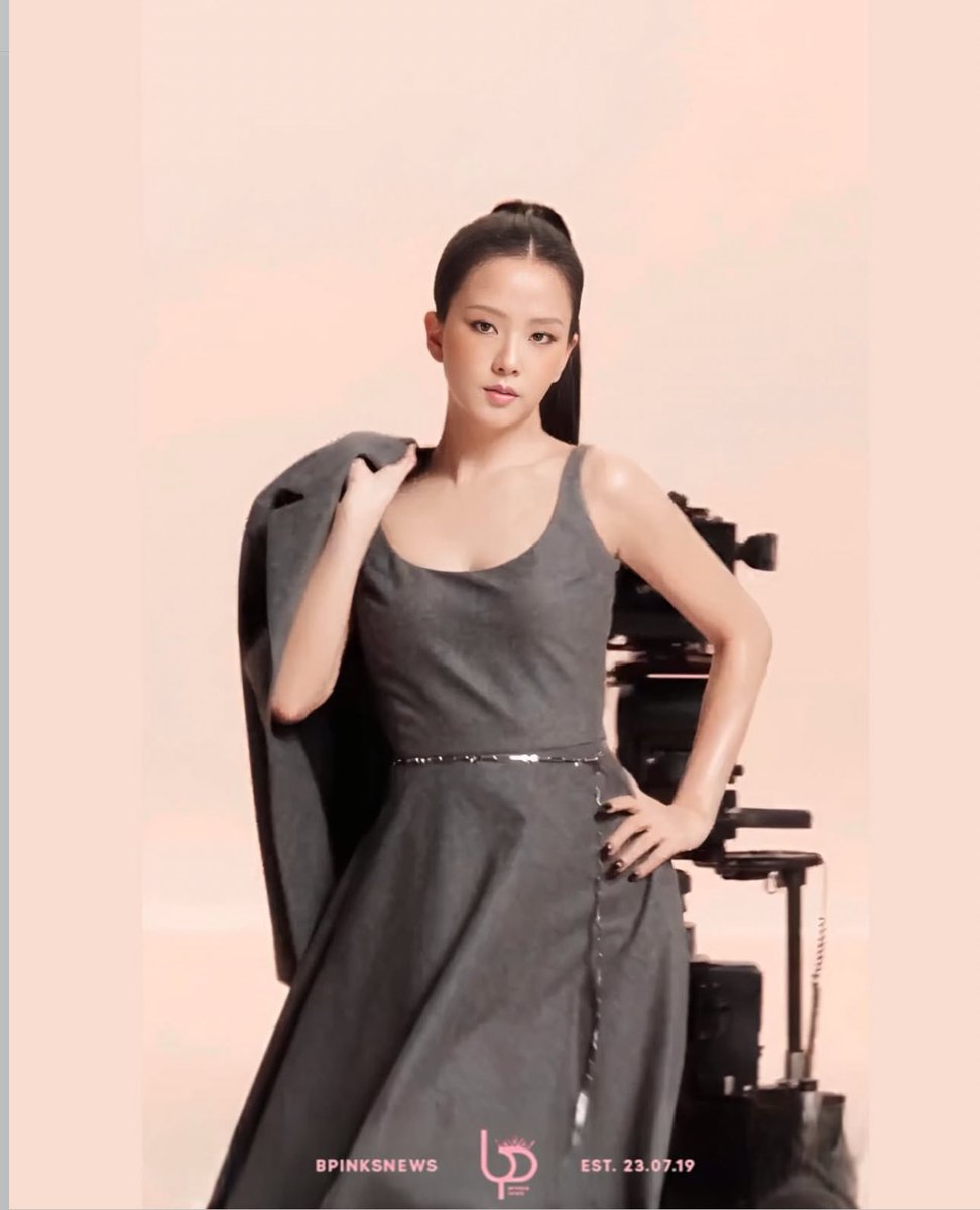 rosesaresoya's tweet image. everyone say thank you dior