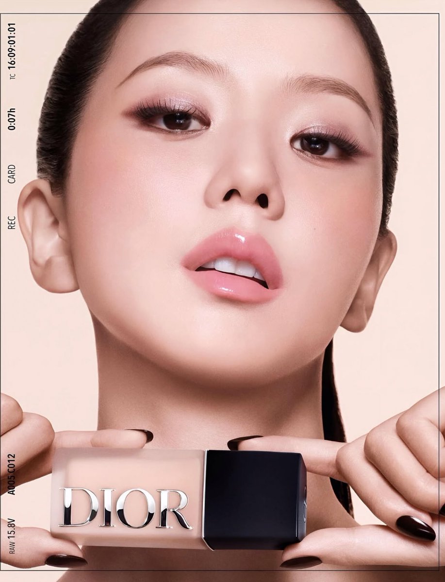 rosesaresoya's tweet image. everyone say thank you dior